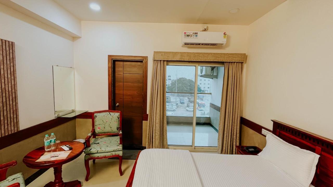 Hotel Tirth By Sonu'S 乌贾因 外观 照片