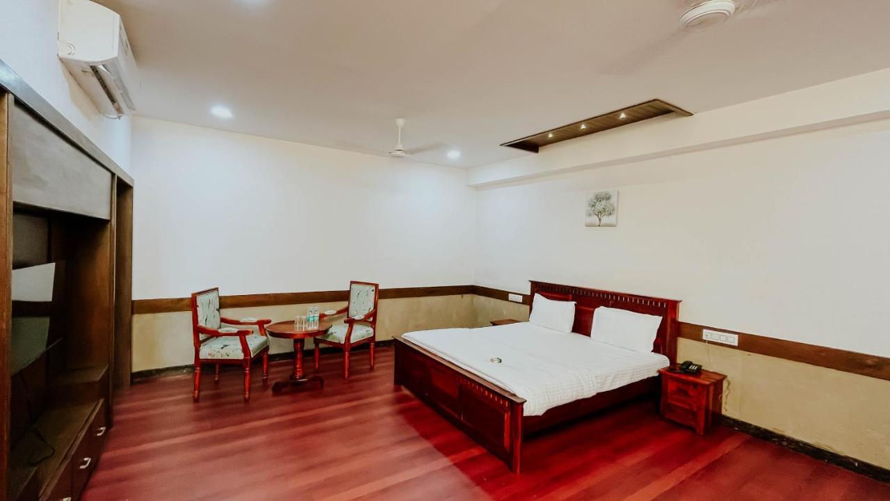 Hotel Tirth By Sonu'S 乌贾因 外观 照片