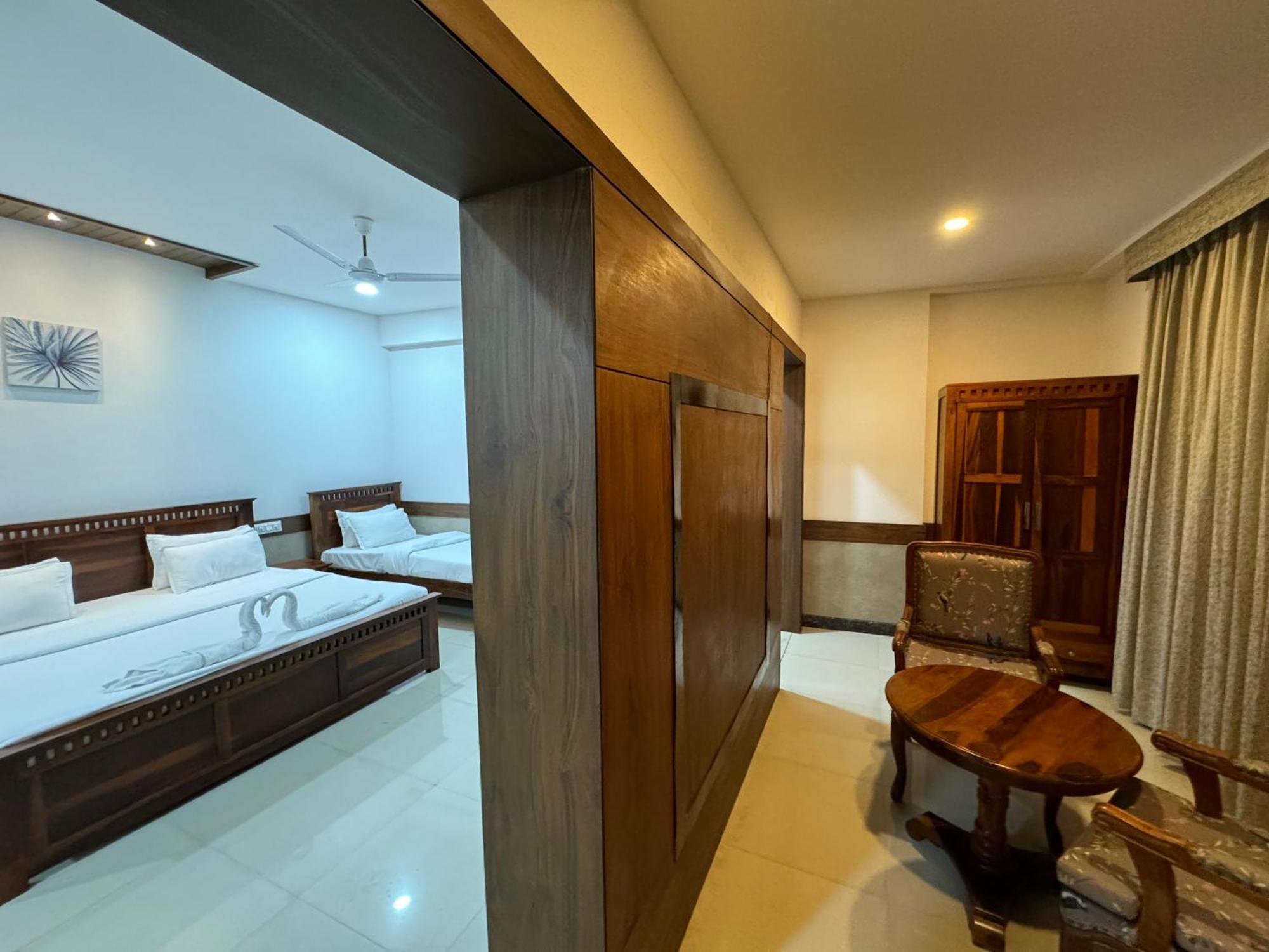 Hotel Tirth By Sonu'S 乌贾因 外观 照片