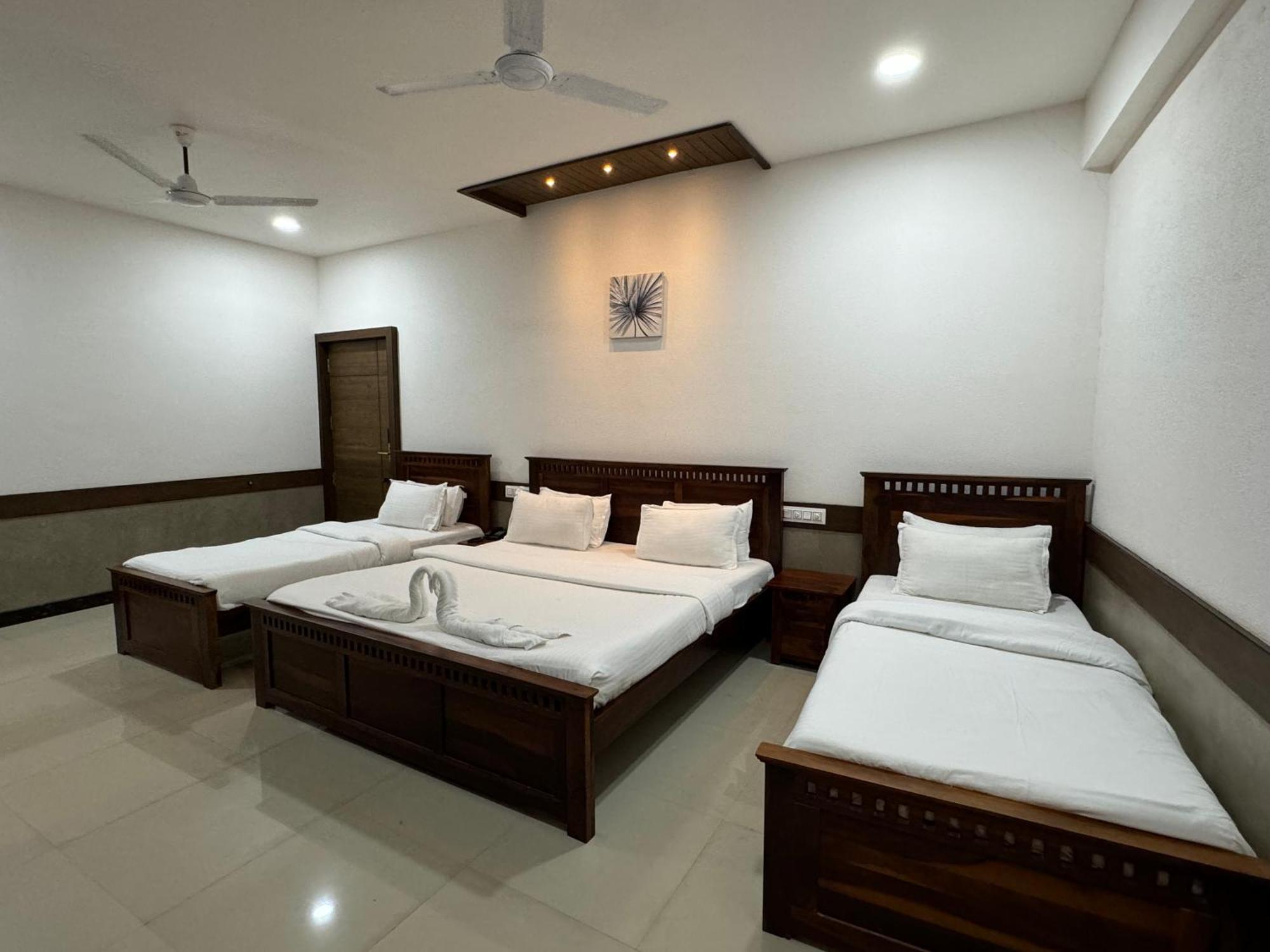 Hotel Tirth By Sonu'S 乌贾因 客房 照片