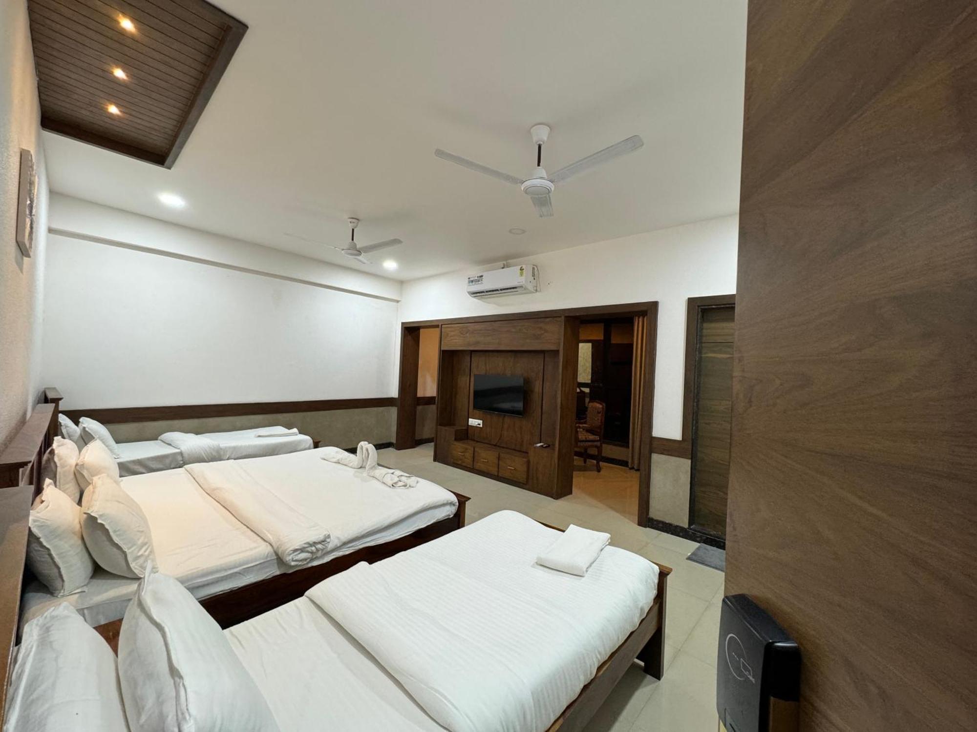 Hotel Tirth By Sonu'S 乌贾因 客房 照片